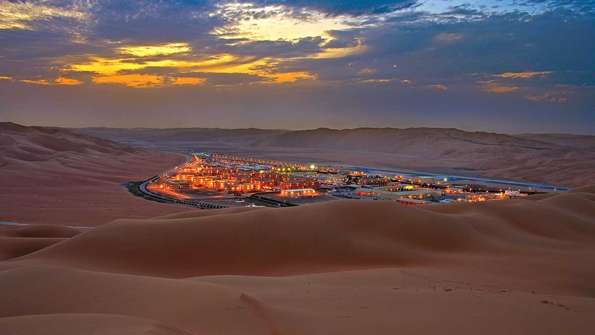 Shaybah camp at sunset by a professional photographer