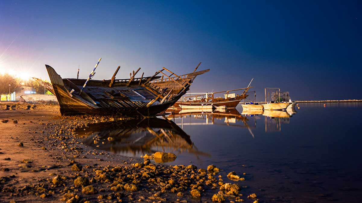 boats at night dammam chorniche