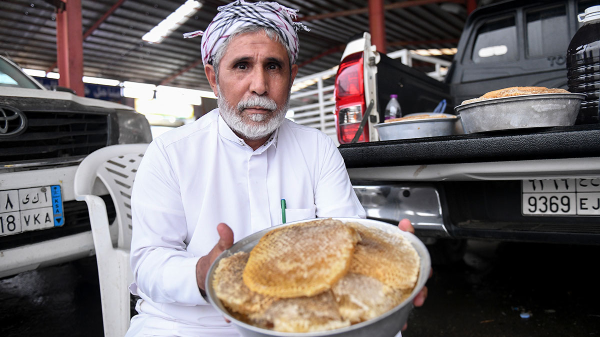 Rijal-Alma-honey-seller