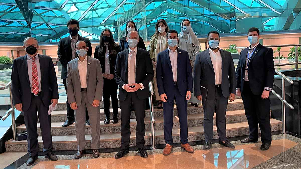 Aramco YLAB poses with Siemens CEO Bruch