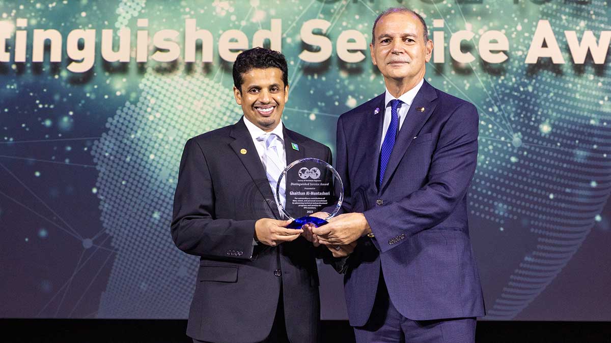 Aramco’s Ghaithan A. Al-Muntasheri receives distinguished service award from SPE