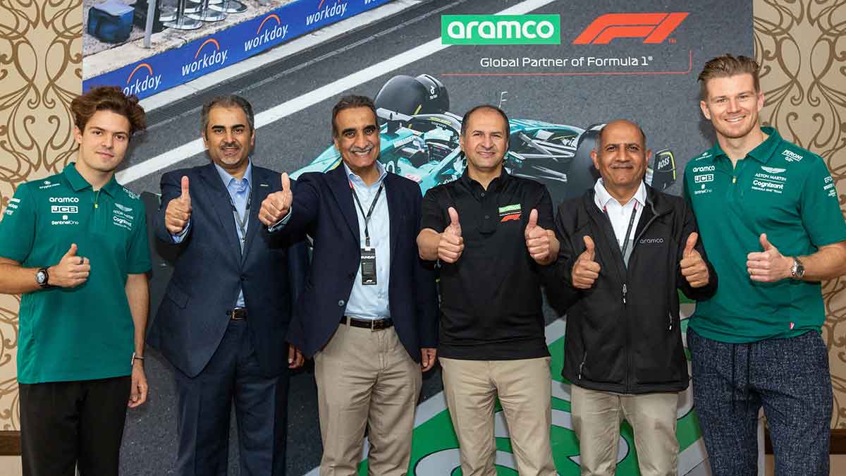 Formula 1 Aramco U.S. Grand Prix  Aston-Martin Aramco team thumbs up