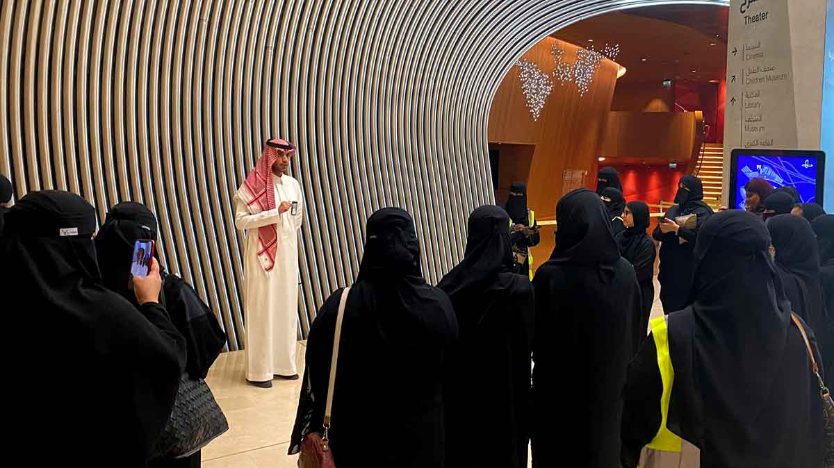 Aramco hosts Jubail Orphans Society students with educational, fun visit to Ithra