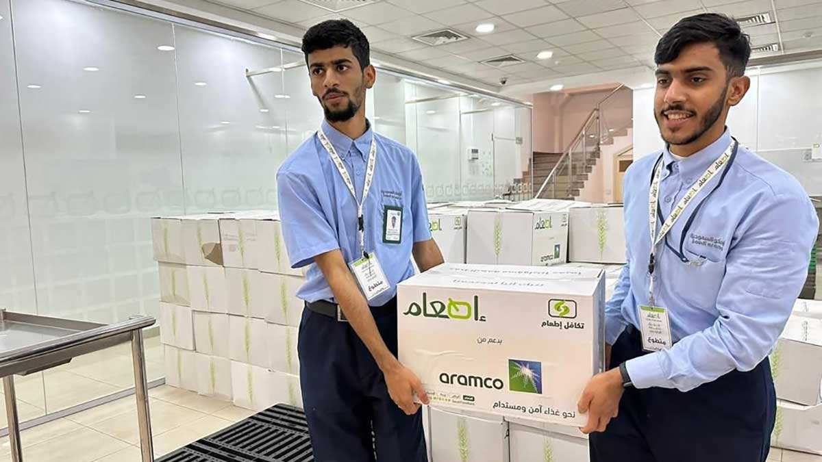 trainees deliver iftar meals in Dammam