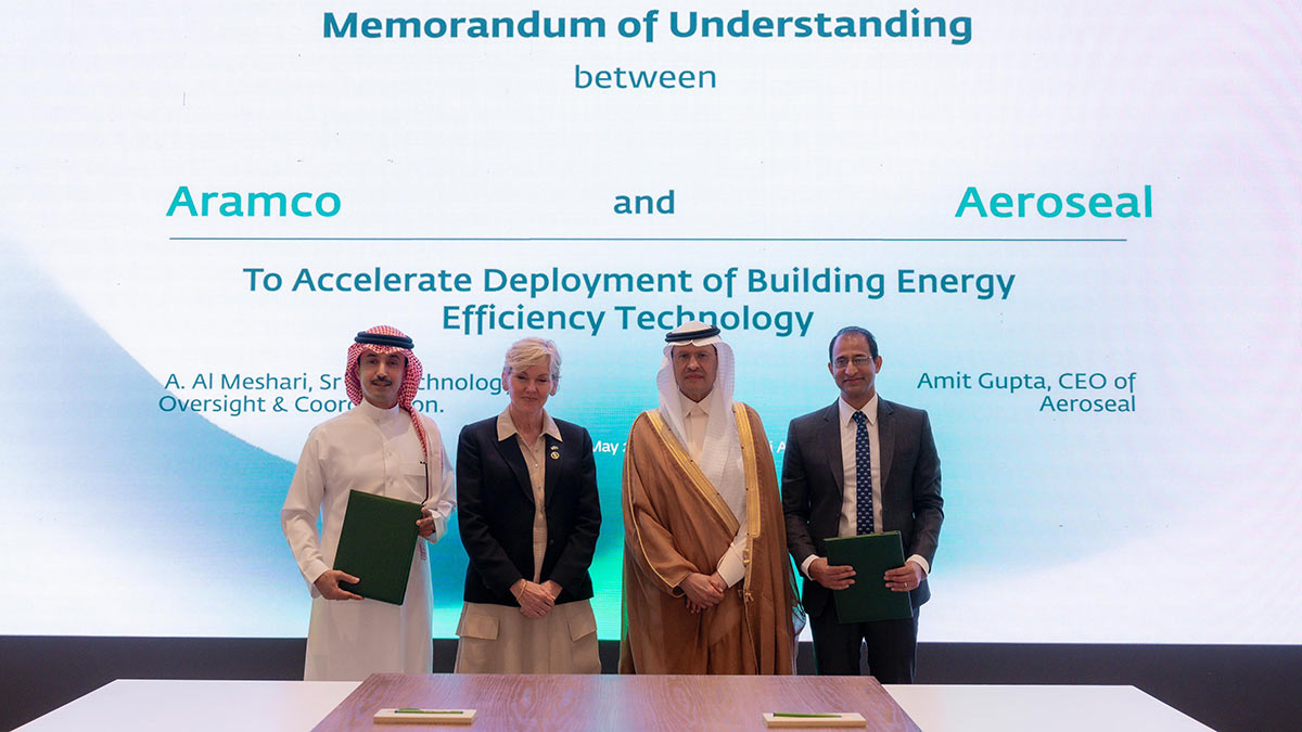 HRH Prince Abdulaziz bin Salman Al-Saud, and U.S. Secretary of Energy, Jennifer Granholm sign an agreement in which Aramco and Aeroseal will look to accelerate the deployment of the latter’s technology.