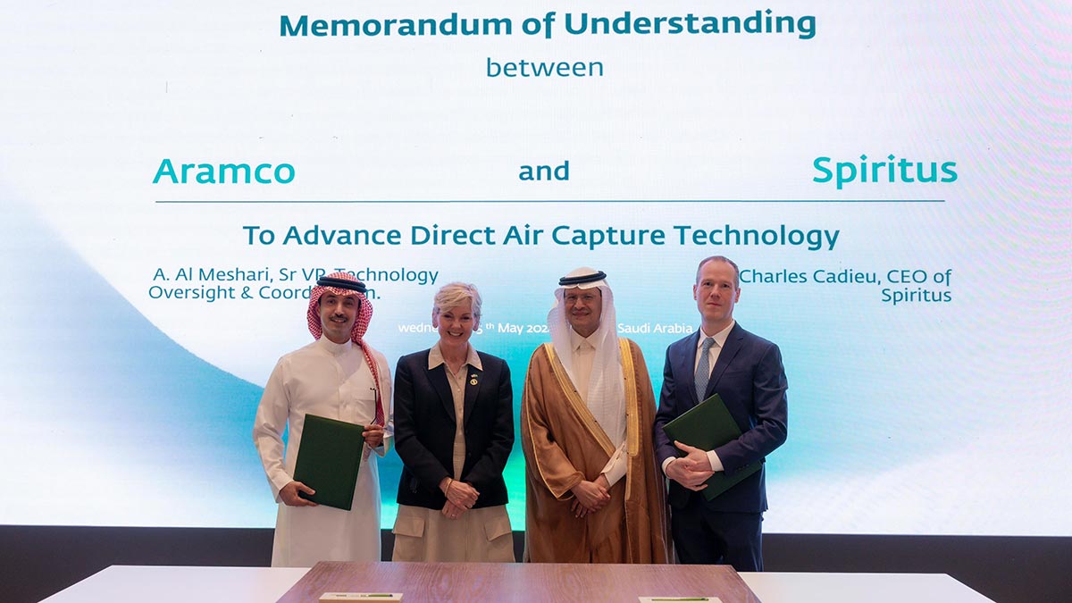 HRH Prince Abdulaziz bin Salman Al-Saud, and U.S. Secretary of Energy, Jennifer Granholm sign an agreement in which Spiritus