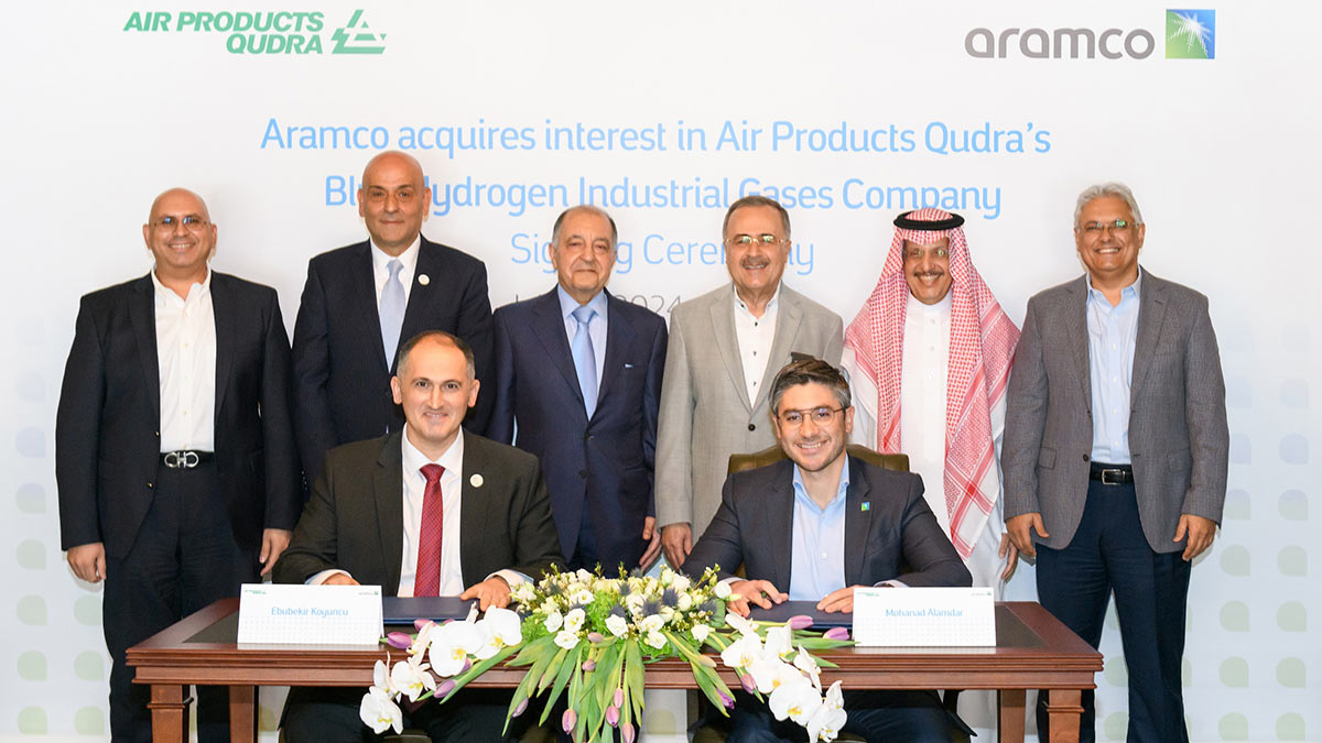 Aramco and APQ sign deal for joint operations with Blue Hydrogen company in Jubail